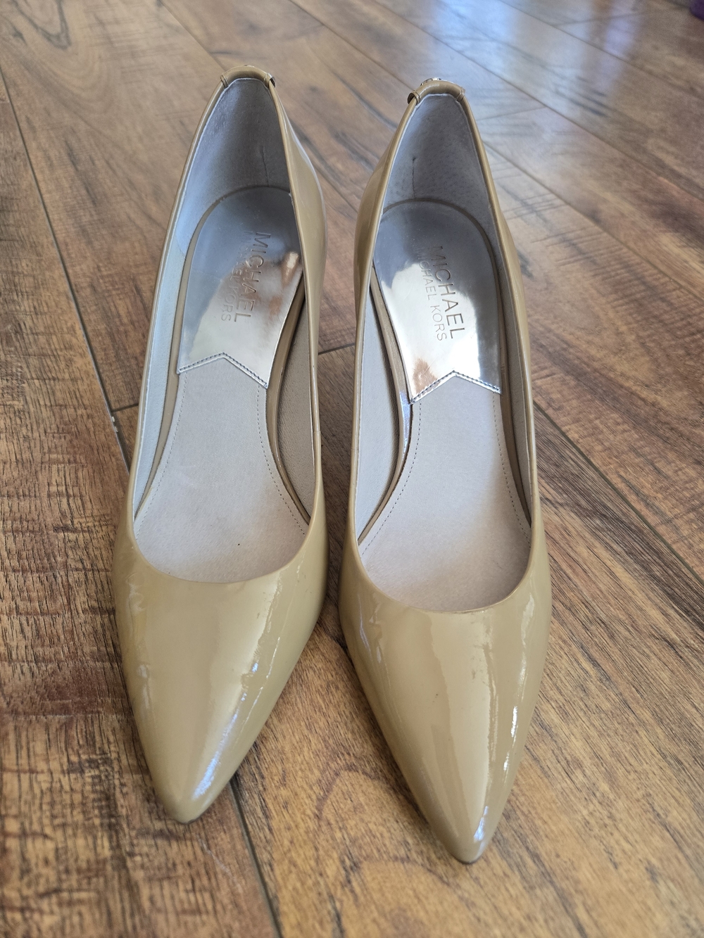 MICHAEL Michael Kors Women's Beige Patent Leather Pointed-Toe Pumps